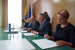 SLS podpisala koalicijsko pogodbo za prihodnjo vlado
